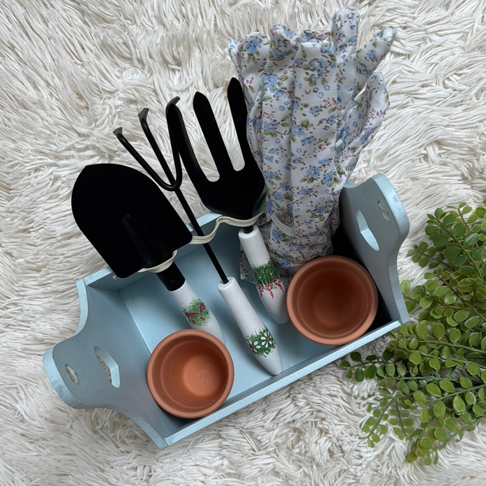 🎉HP🎉 Christmas Tree Shop Garden Tool Set with Floral Honey Bee Box 💗 - Picture 3 of 15
